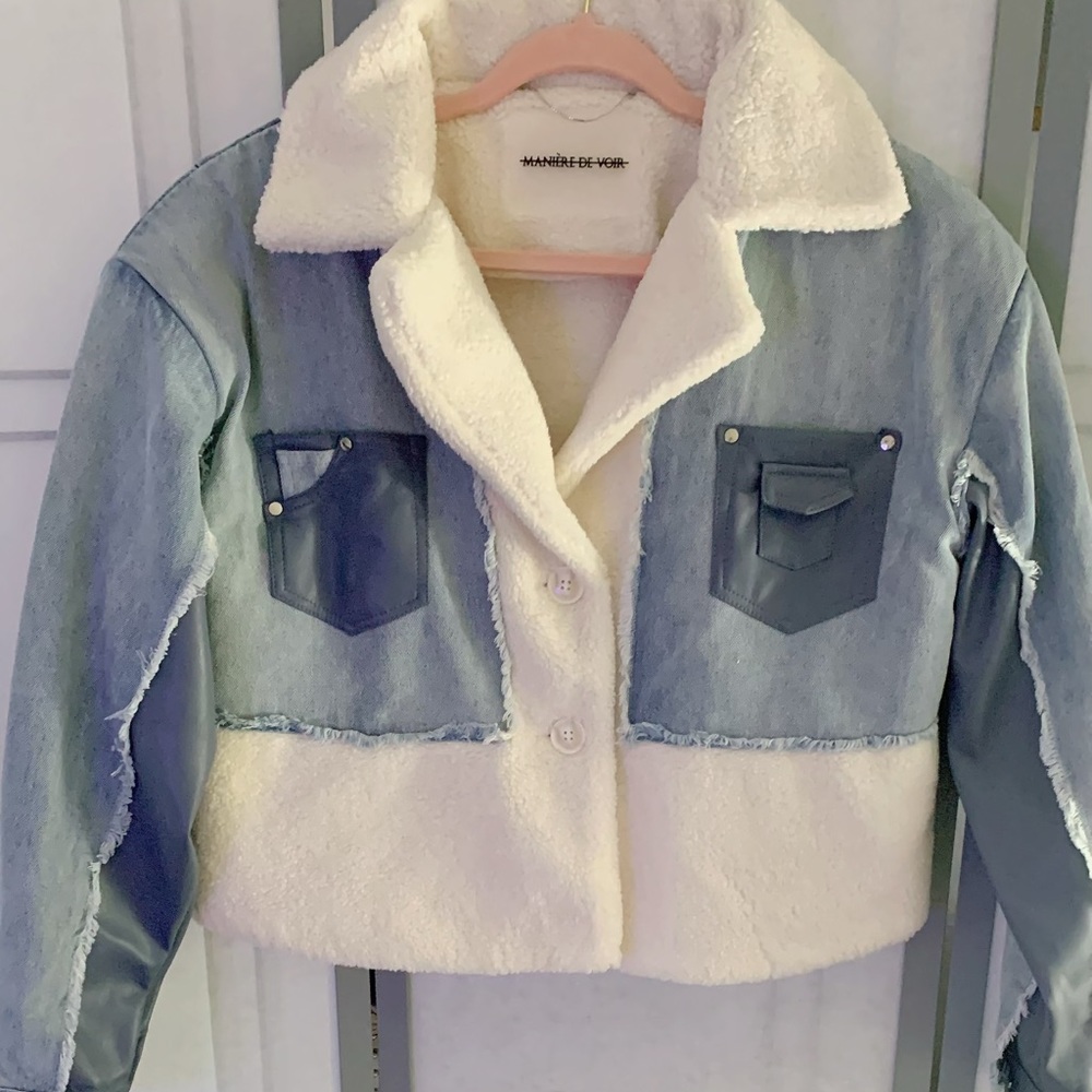 Selling a beautiful Manière de voir patch jacket